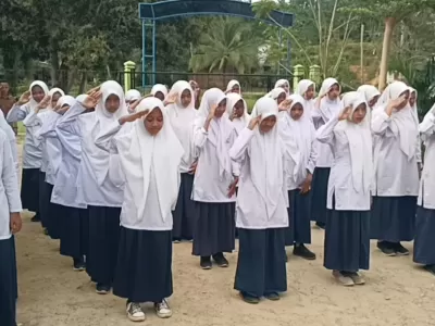 Upacara Senin 24 Feb 2005 (2)