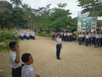 Upacara Senin 24 Feb 2005 (1)